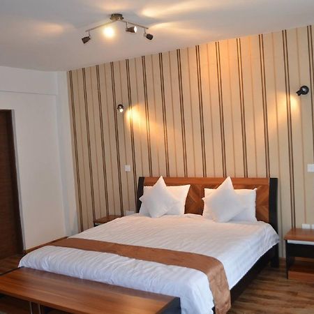 We Hotel And Suites Nairobi Buitenkant foto