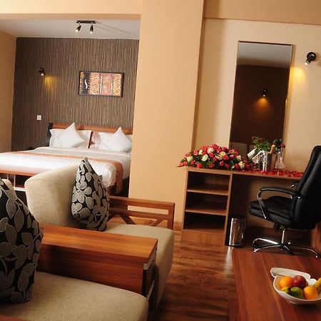 We Hotel And Suites Nairobi Buitenkant foto