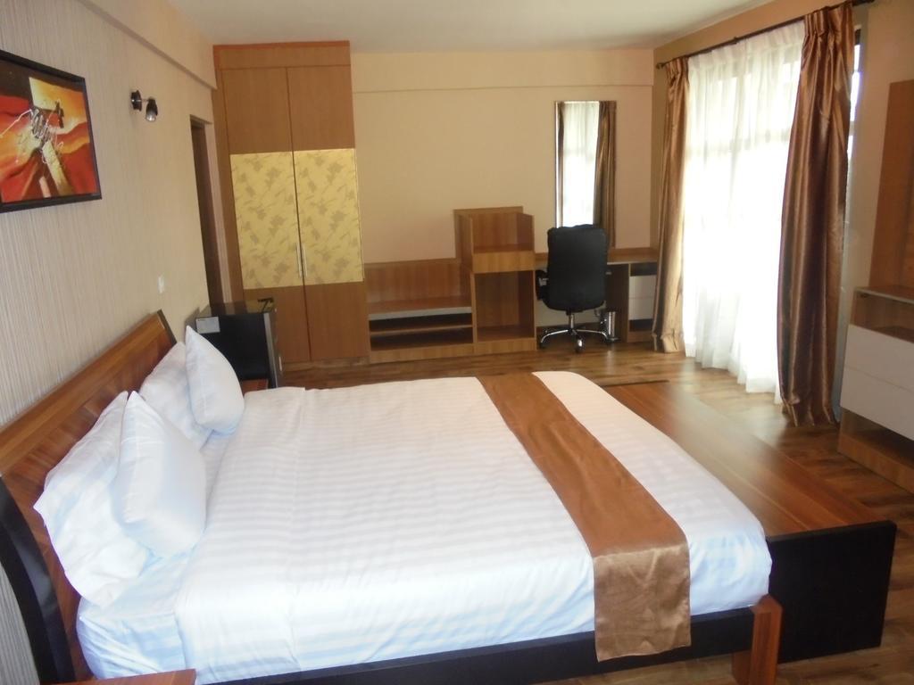 We Hotel And Suites Nairobi Buitenkant foto