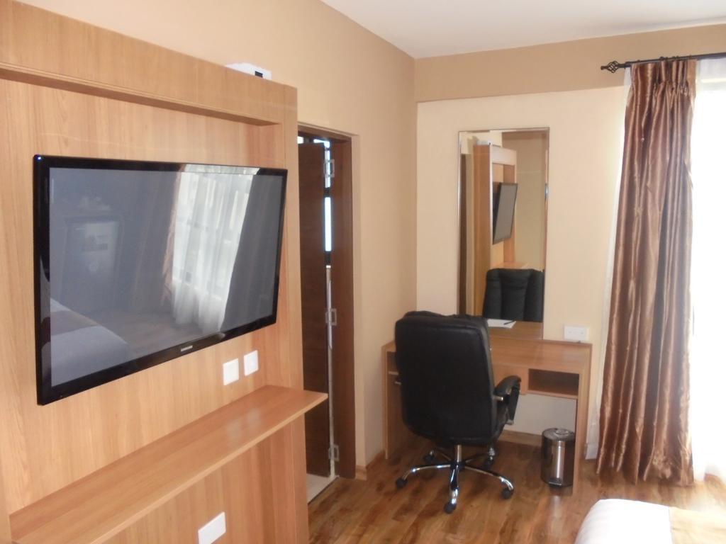 We Hotel And Suites Nairobi Buitenkant foto