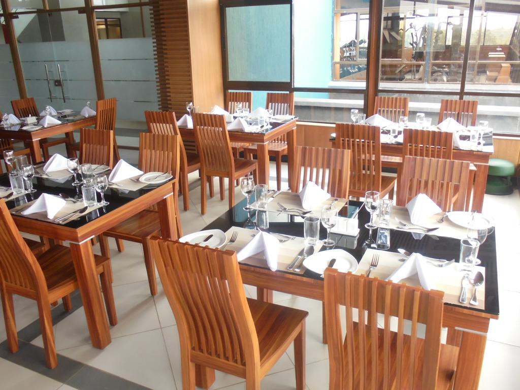 We Hotel And Suites Nairobi Buitenkant foto