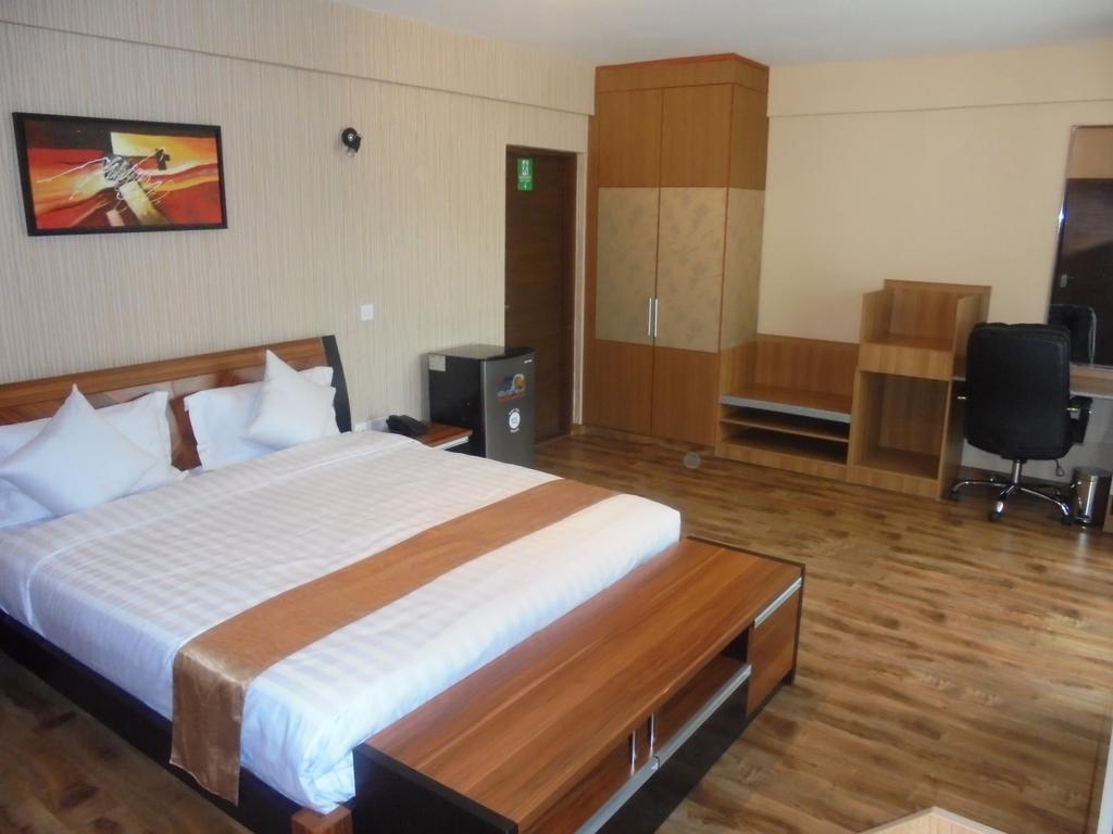 We Hotel And Suites Nairobi Buitenkant foto