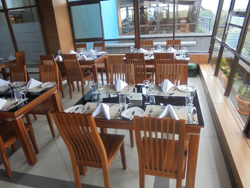 We Hotel And Suites Nairobi Buitenkant foto